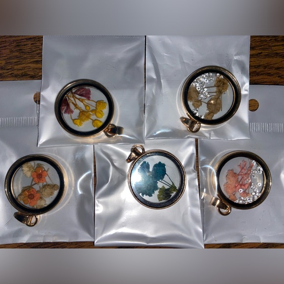 5 Piece Jewelry Making Pressed Flower Necklace Charm Kit - Picture 1 of 5